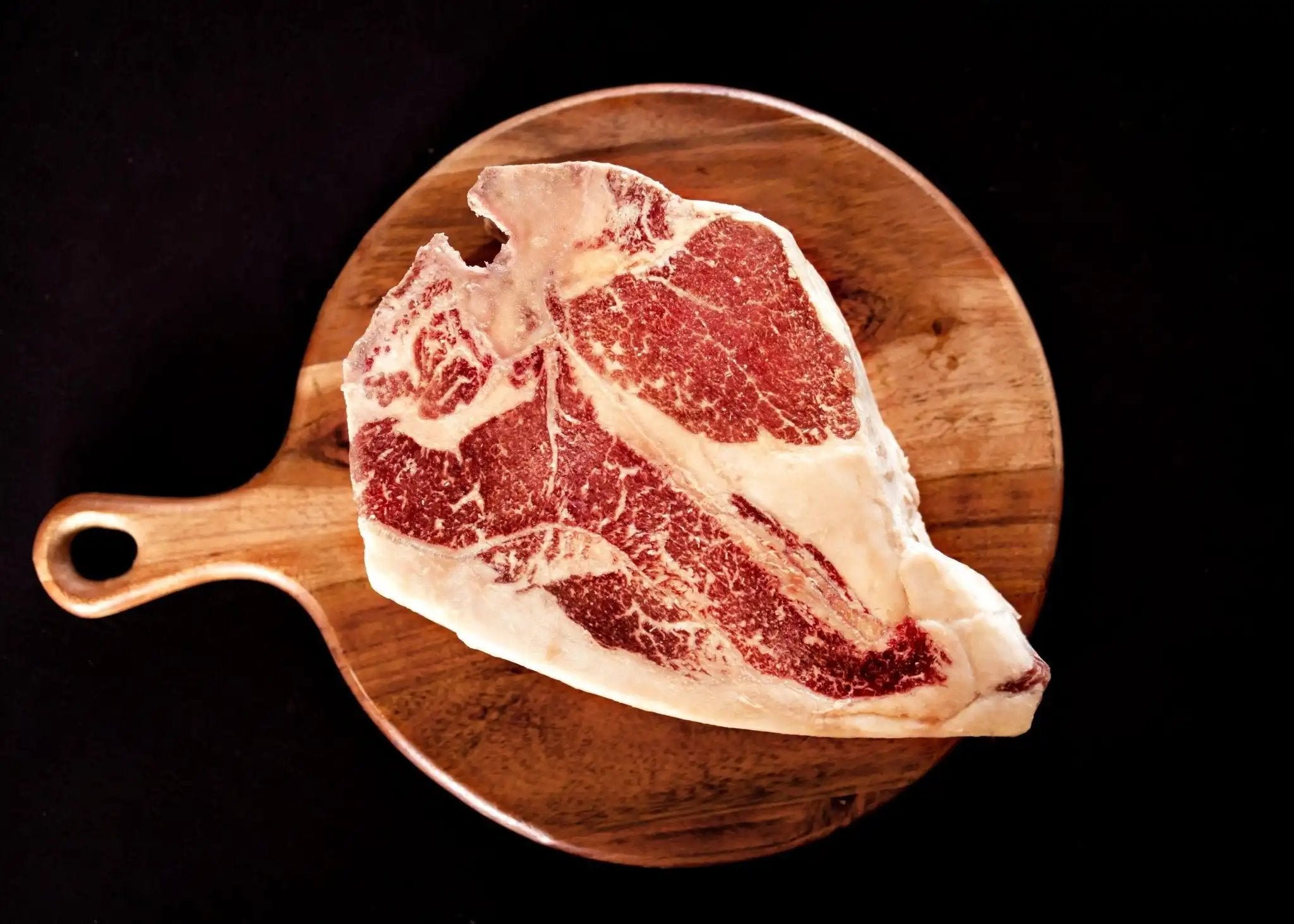 https://www.realwagyubeef.com/cdn/shop/products/100-all-natural-grass-fed-pasture-raised-wagyu-carnivore-man-gift-box-340289.jpg?v=1699662542